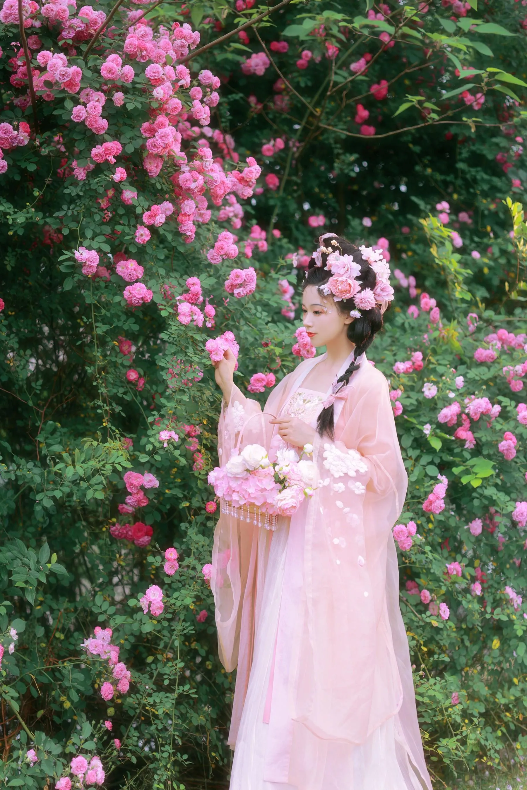 [艺图语] 2022.06.18 蔷薇花神 笑笑 [35P]插图4